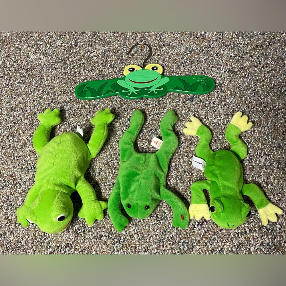 Lot of Frogs (3 stuffed, 1 hanger)